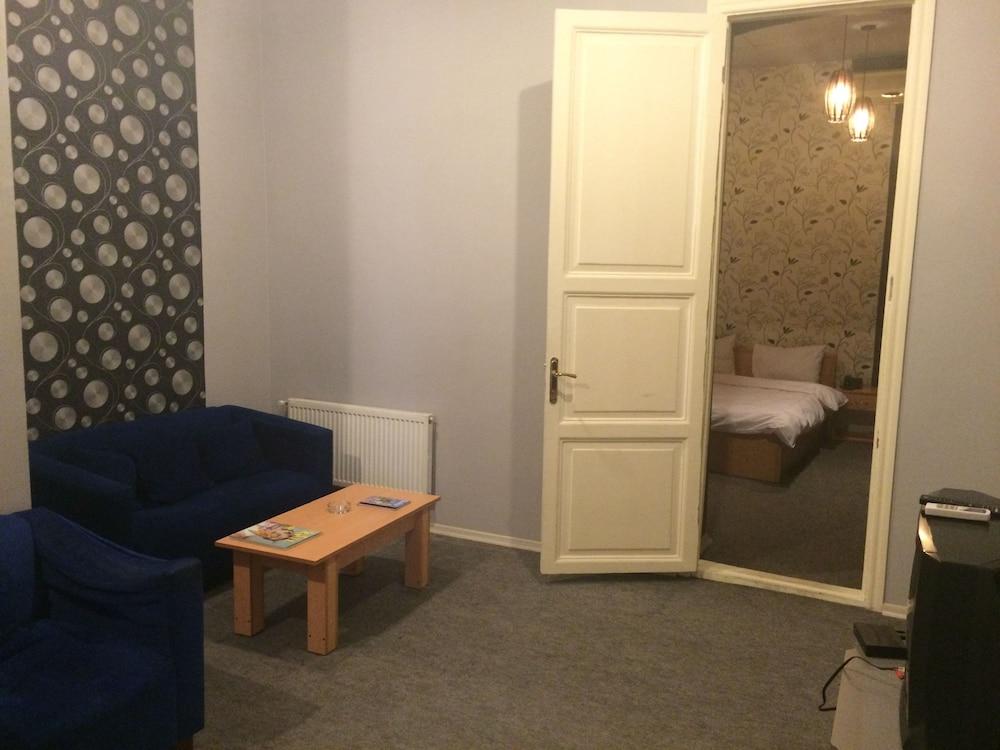 Balion Hotel Баку Екстериор снимка
